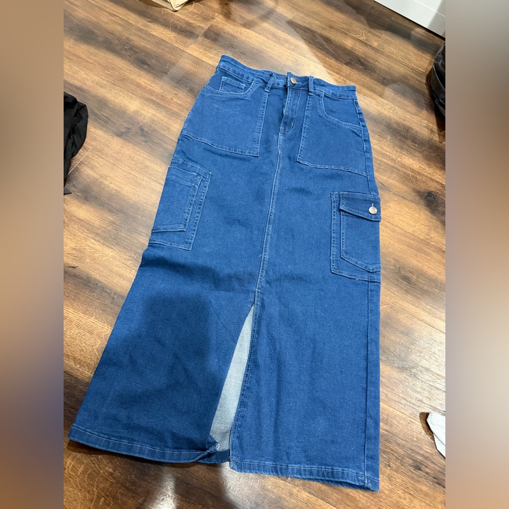 Blue Denim Midi Skirt with Pockets